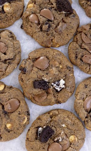 Oreo with Milk & White Chocolate Cookies